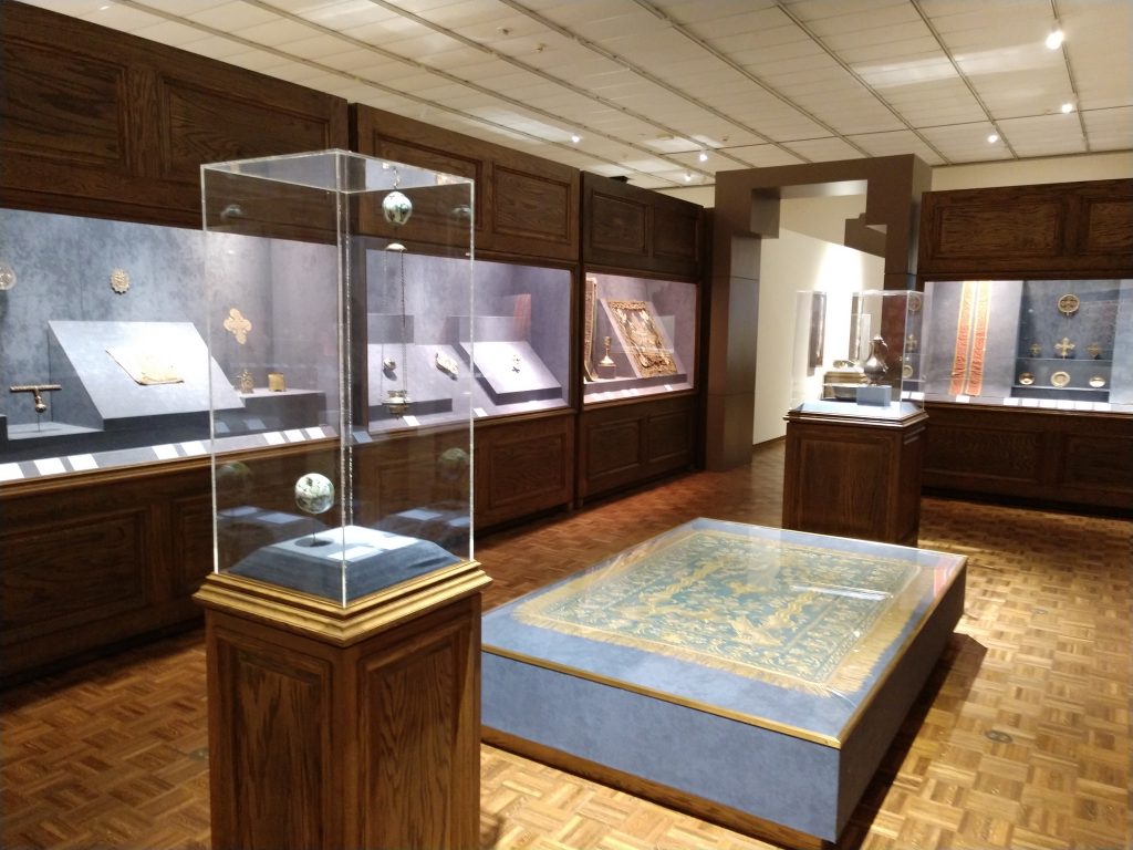 Museum showcases under the new LED track lighting